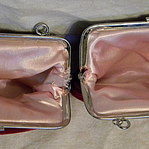 2 vintage Coin Purses Red velvet outside, pink satin interior Single snap closur - Picture 3 of 5